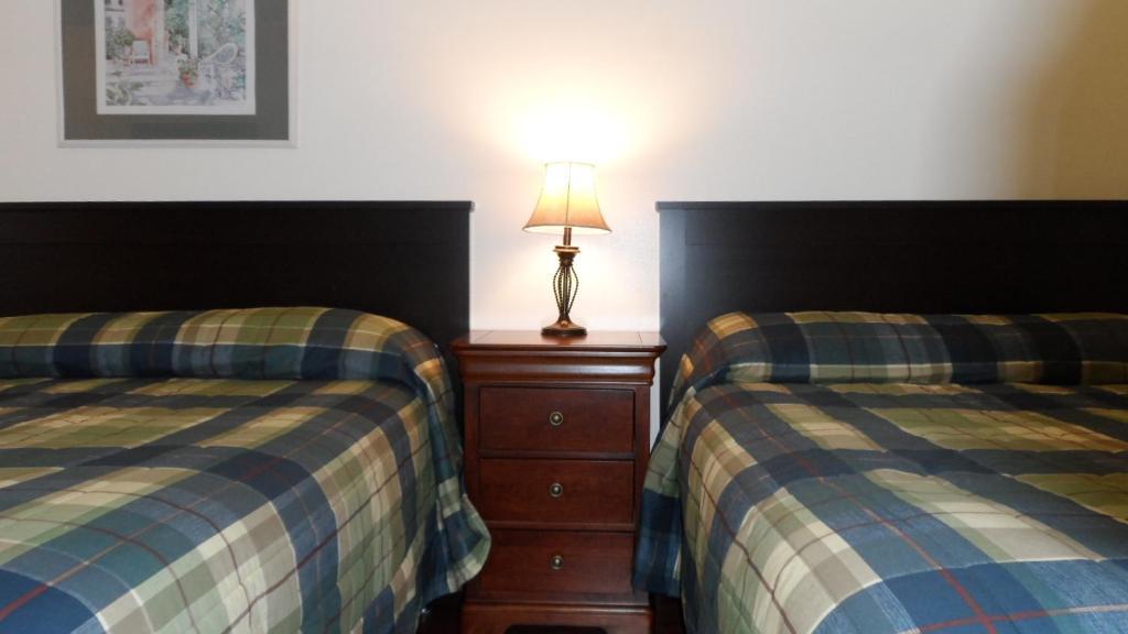 Cherry Tree Inn Saanich Екстер'єр фото
