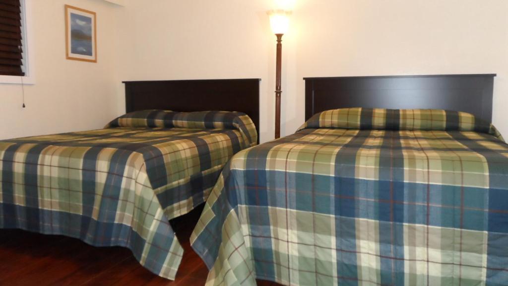 Cherry Tree Inn Saanich Екстер'єр фото