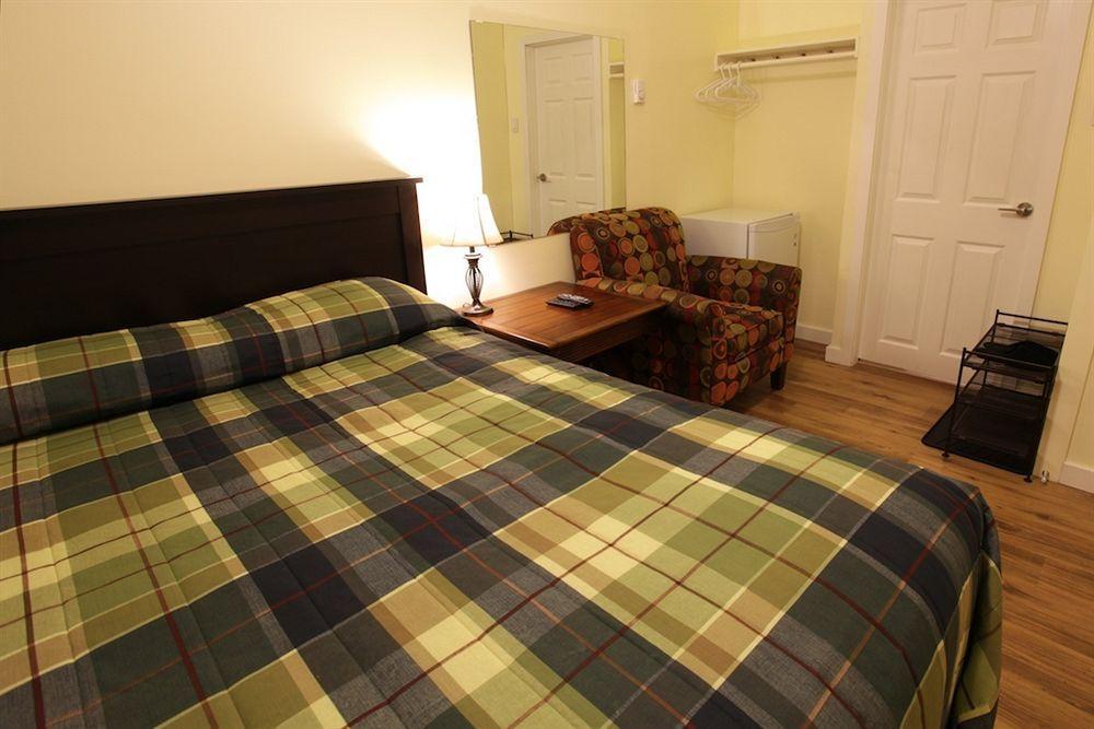 Cherry Tree Inn Saanich Екстер'єр фото
