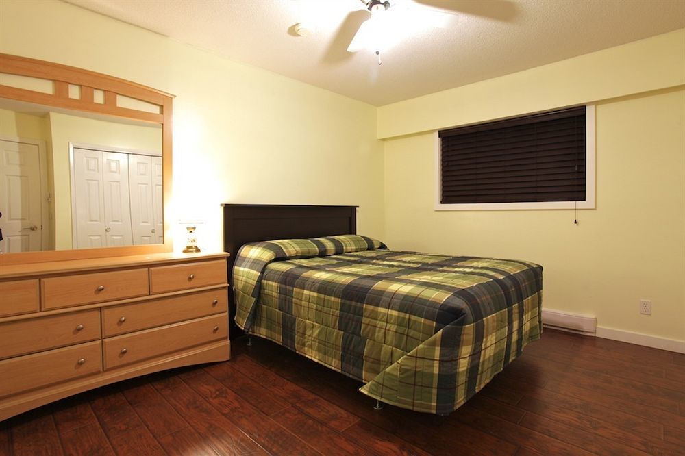 Cherry Tree Inn Saanich Екстер'єр фото
